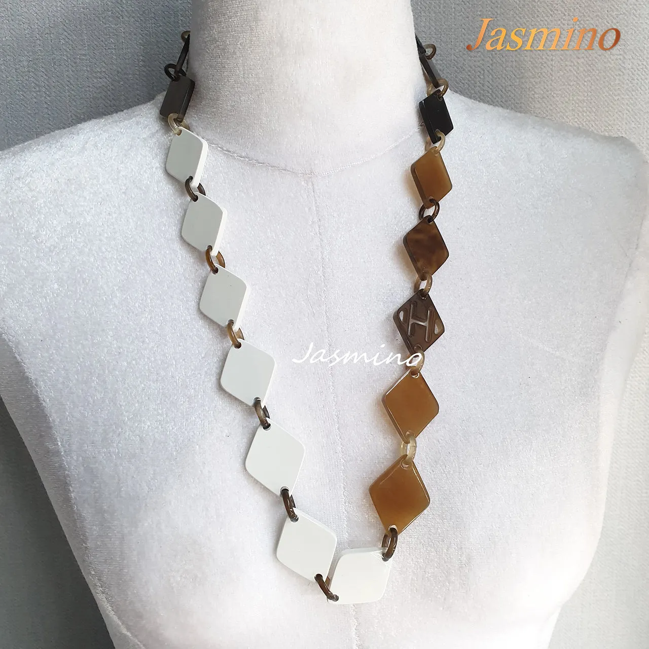 Charming Buffalo Horn Necklace J17585, Made by Natural Material