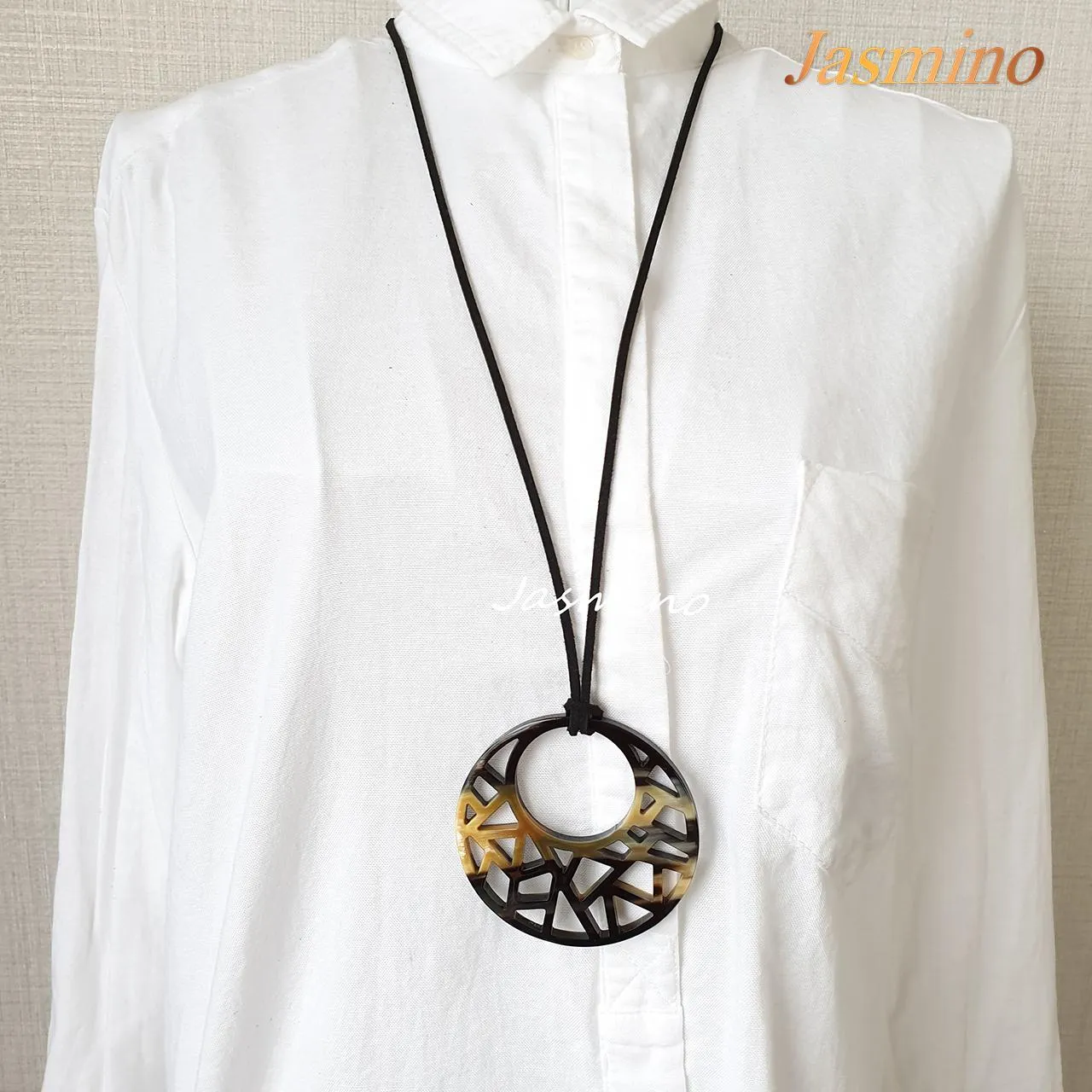 Handmade Round Pendant J17620, Made by Buffalo Horn and Lacquer