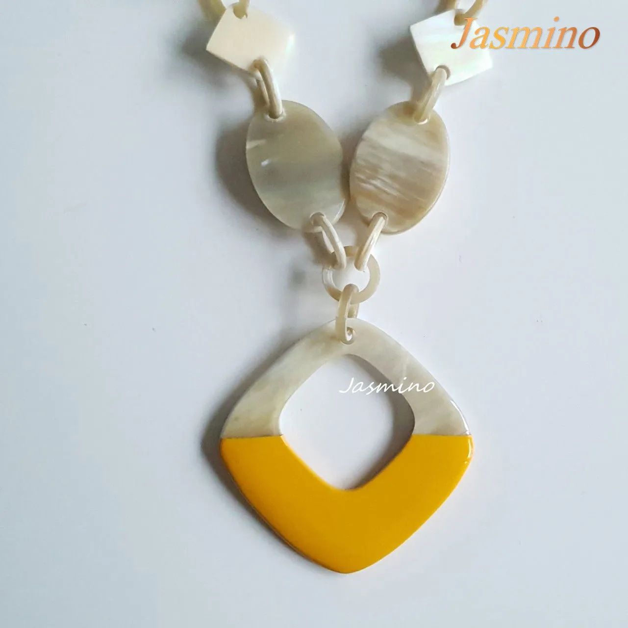 Yellow “Cat Eyes” Horn Necklace J17416, Made by Buffalo Horn and Lacquer
