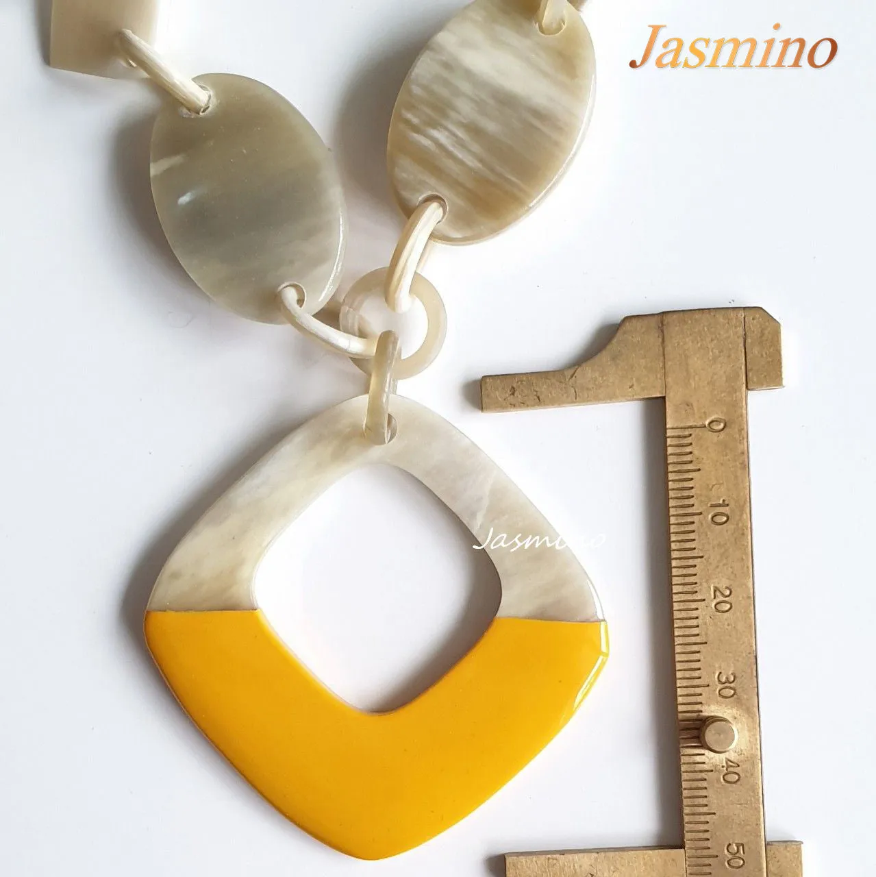 Yellow “Cat Eyes” Horn Necklace J17416, Made by Buffalo Horn and Lacquer